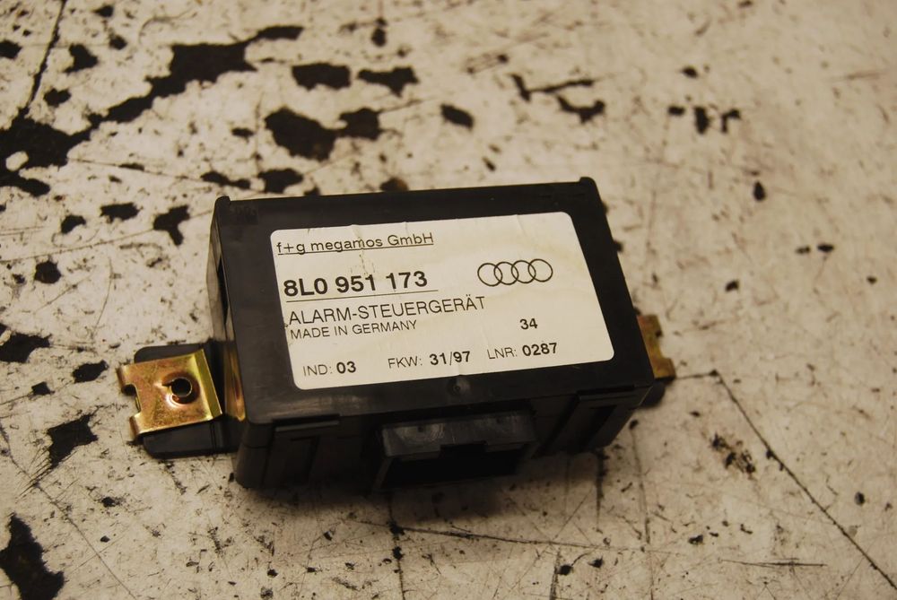 MODUŁ STEROWNIK ALARMU 8L0951173 AUDI A3 8L A8