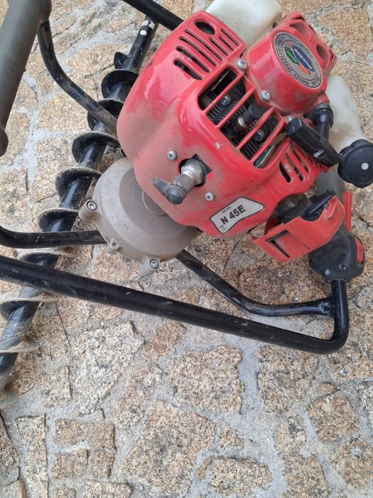 Maquina de abrir buracos