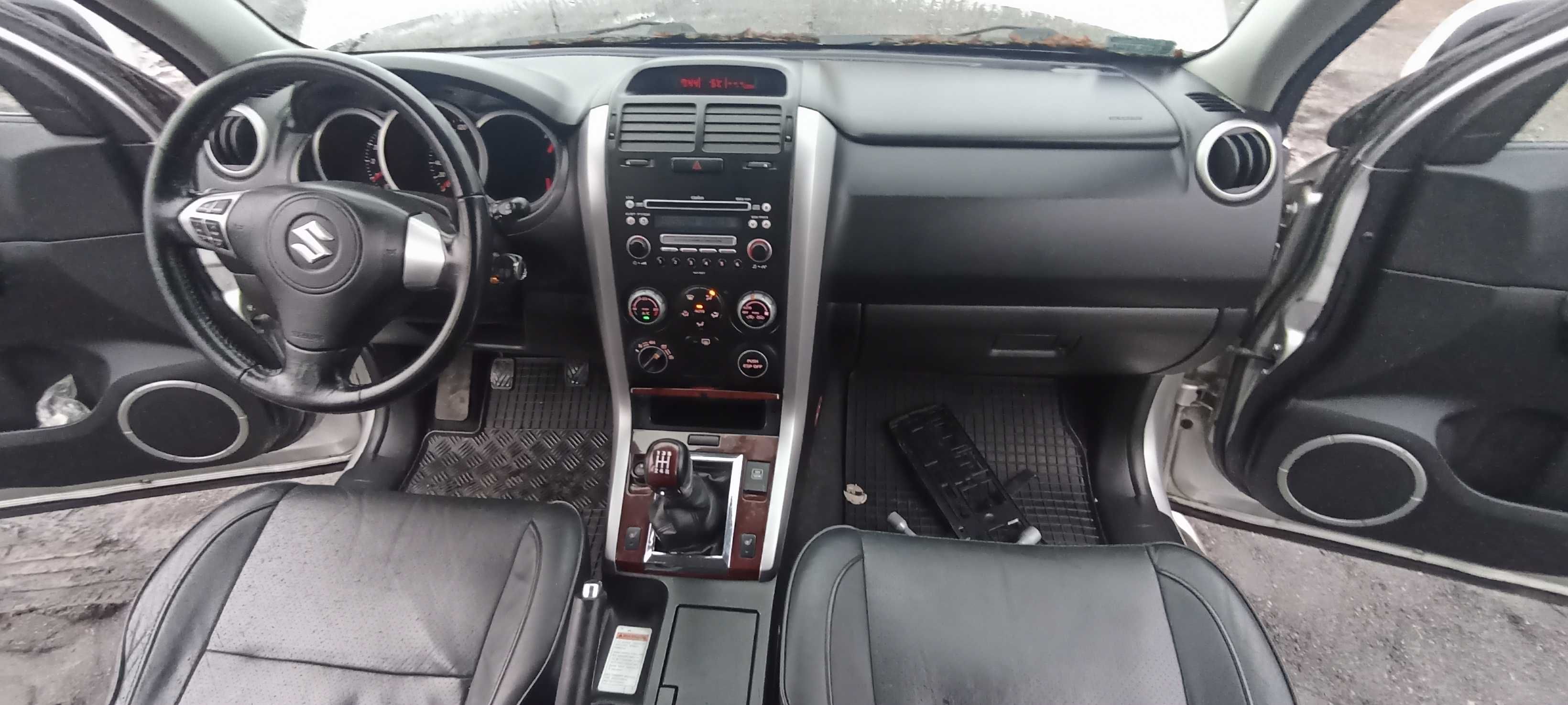 grand vitara 05r 129 km 1.9 ddis F9QB264 lak Z2S samochód na części