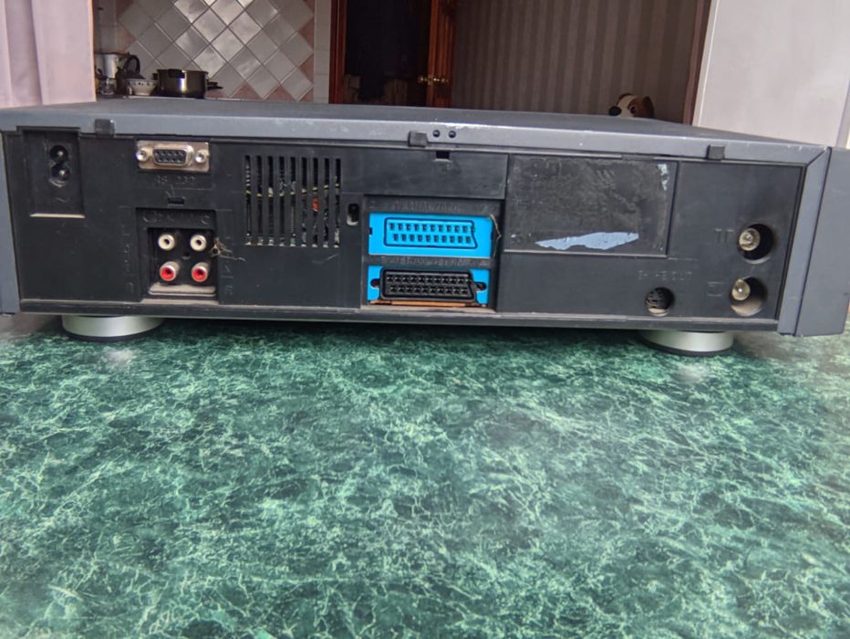 Продам відеомагнітофон на касети  Philips VR969