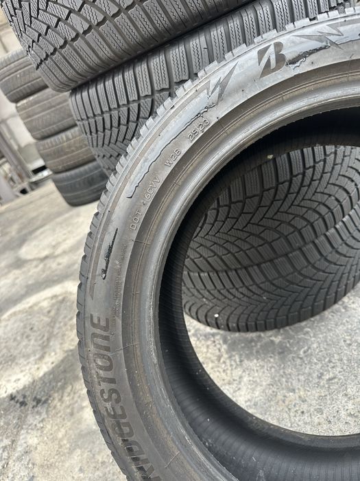 235/45/18 шины зима как новые Brigestone 21-23 год протектор 7 мм