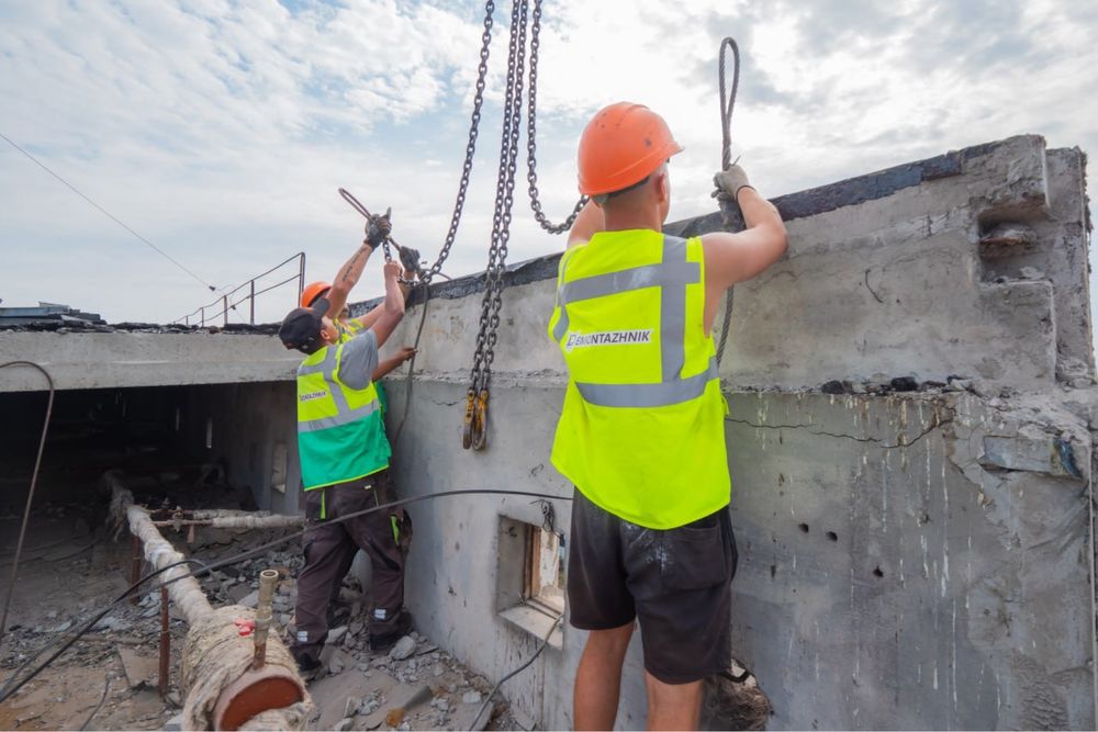 Демонтаж бетону складу ангару, демонтаж полов криші, ручний демонтаж