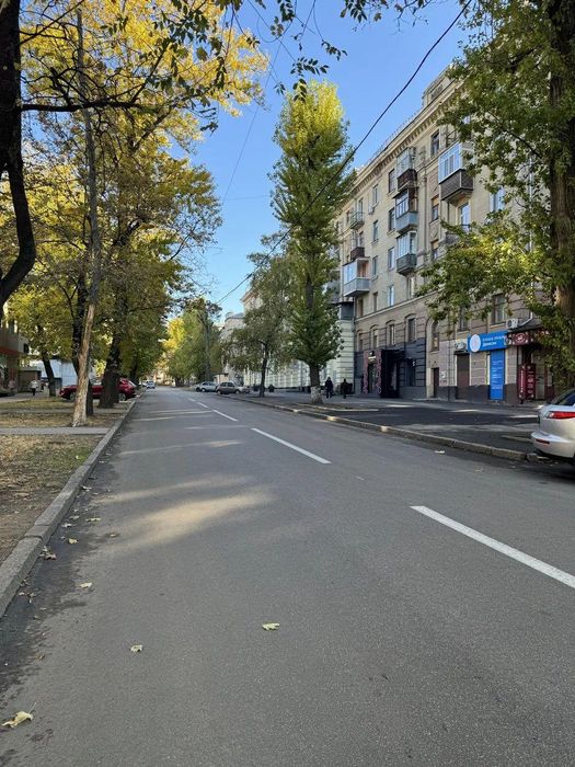 Продам 4-кімнатну квартиру в районі Держпрому (Центр)
