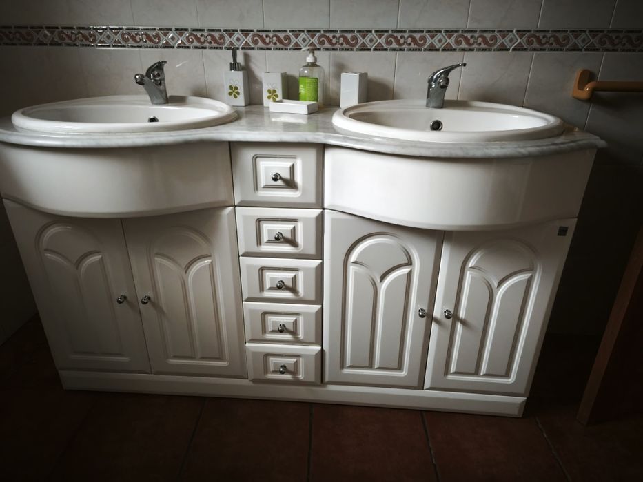 Móvel duplo de casa de banho com espelhos