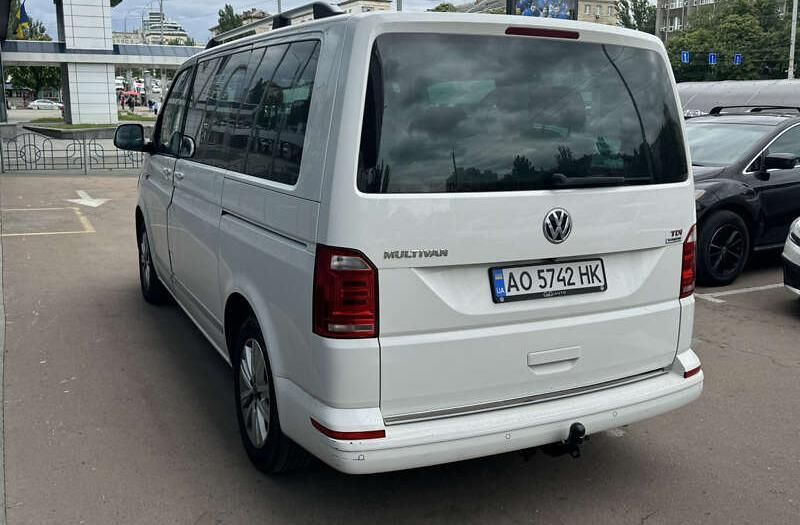 Volkswagen Multivan 2015 року