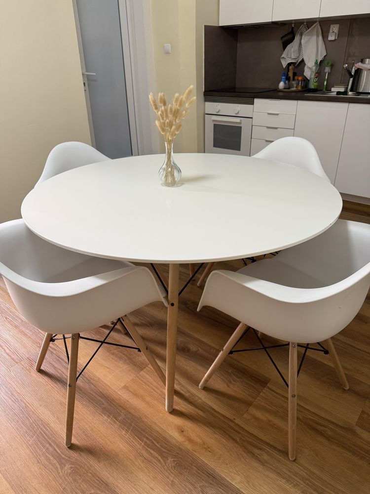 Conjunto Mesa Eiffel Redonda 1,20m + 4 Cadeiras Eiffel