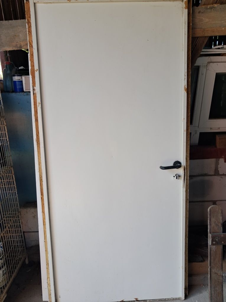 Drzwi blaszane z futryna ,budowlane 98cm / 205cm