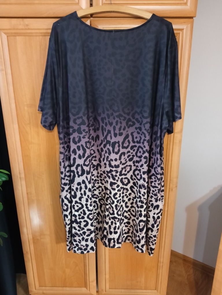 Sukienka rozmiar 5 xl ,58/60
Sukienka jest nowa bez metki
Biust 75 cm