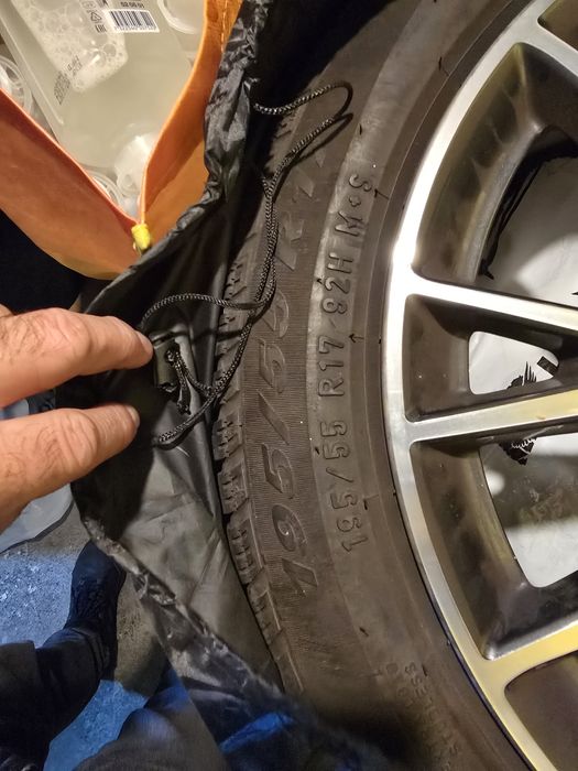 Felgi r17 z oponami Pirelli