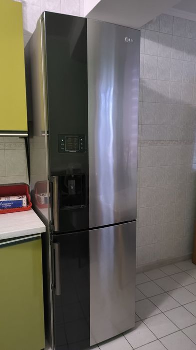 Холодильник LG GW-F499BNKZ