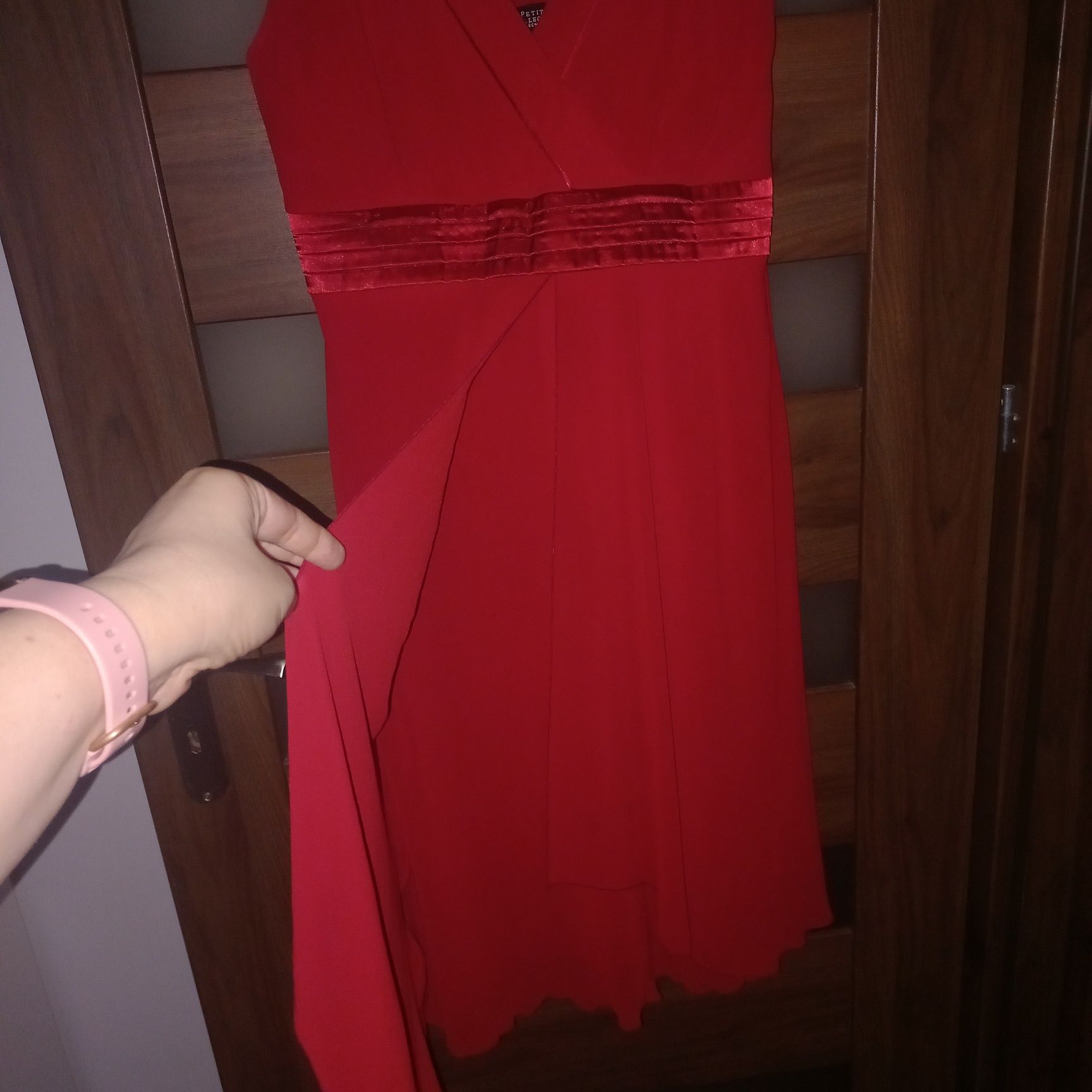 Śliczna czerwona sukienka rozm 44