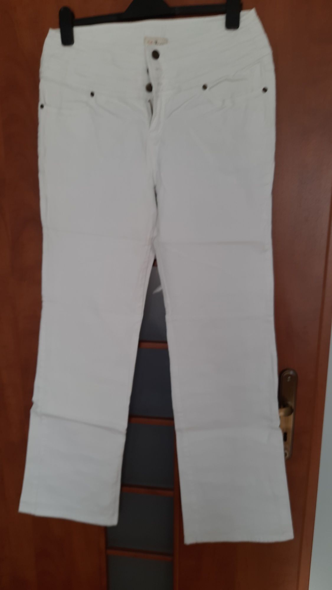 Jeansowe białe spodnie damskie