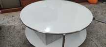 Mesa de centro em bom estado.