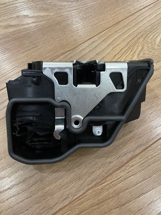 Дверний замок для BMW задній лівий(або передній лівий)