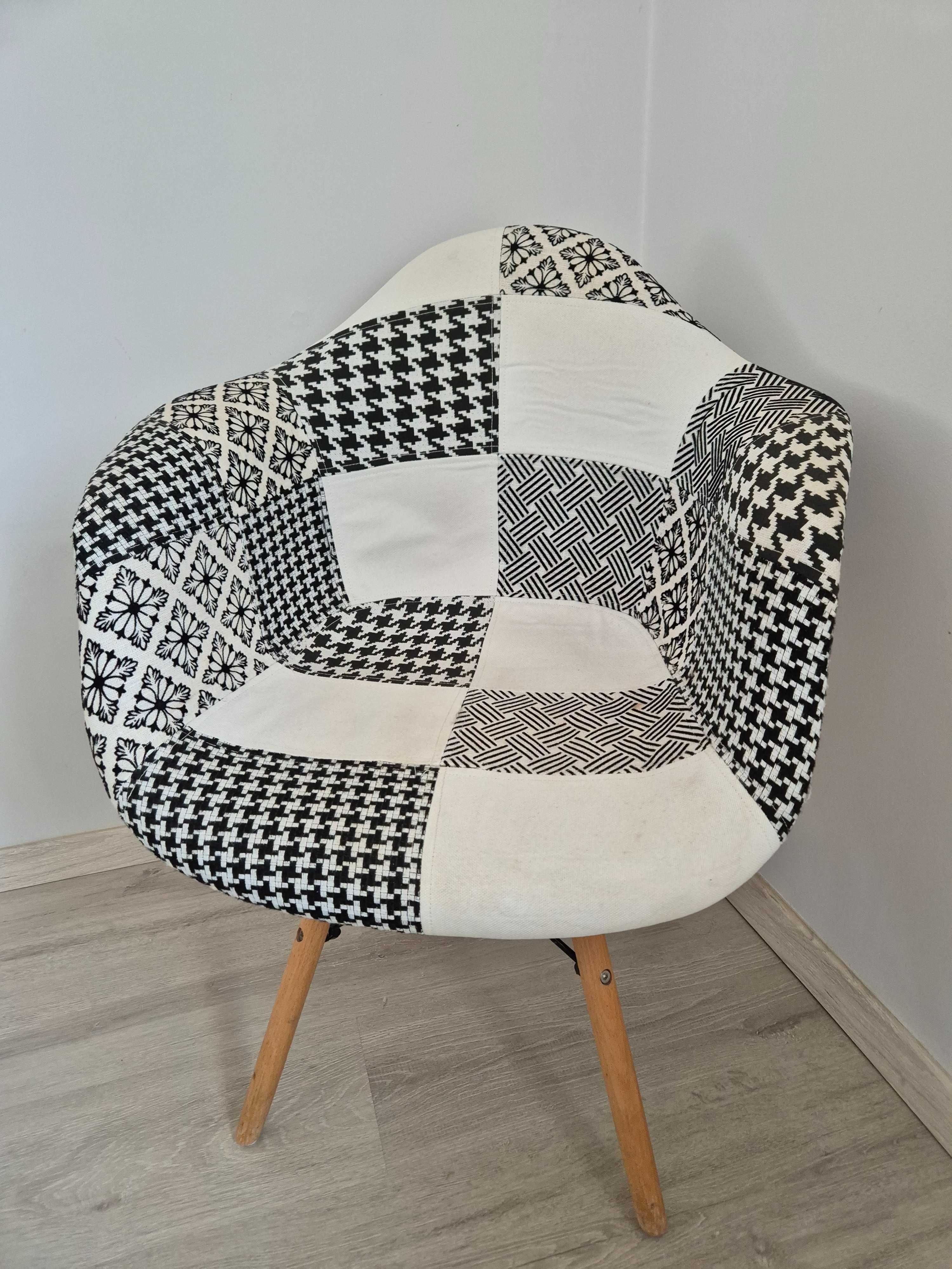 Używane krzesło patchwork z bukowymi nogami - biało czarne