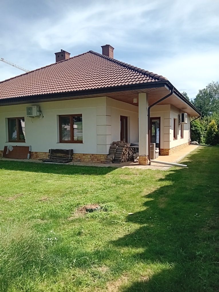 Dom jednorodzinny.  Skowronkowa.