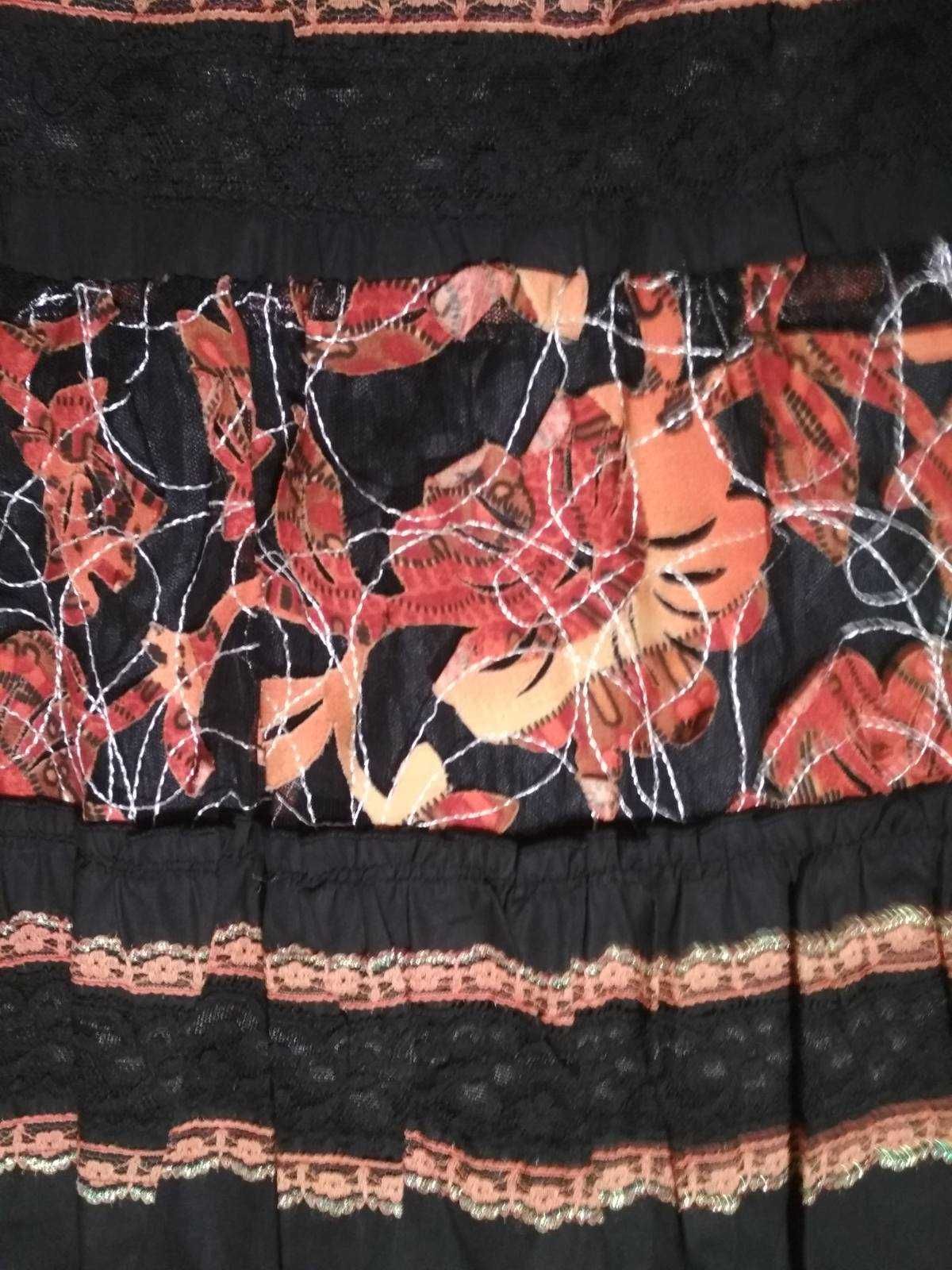 Черная юбка по колено с оранжевой отделкой 42 - 44, размер S