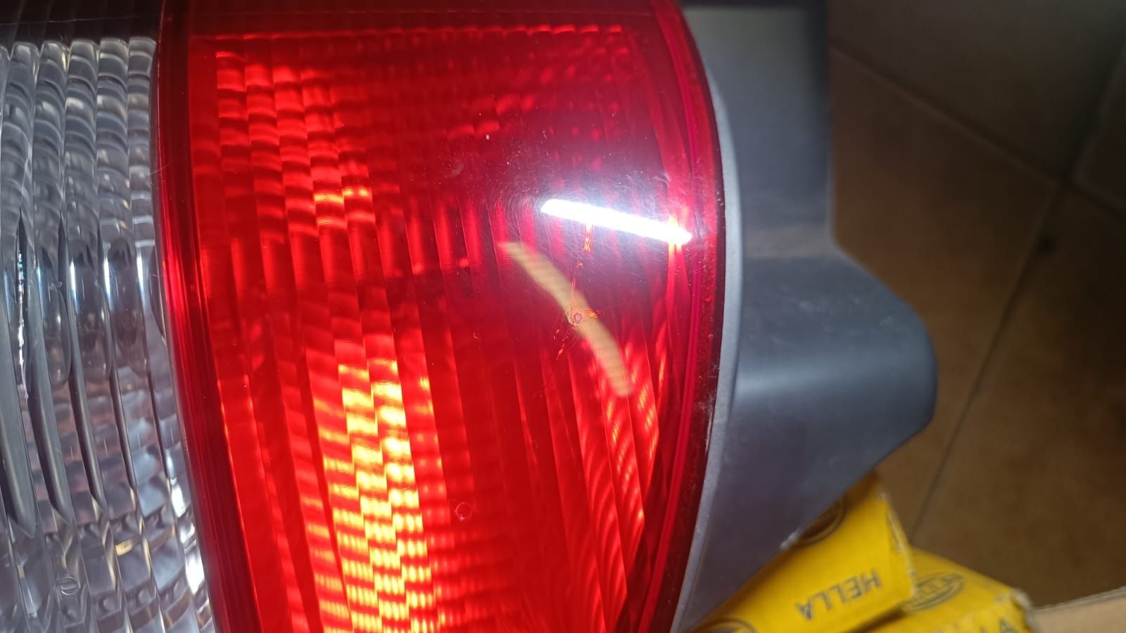 Lampy tył komplet VW T5 Caravelle Transporter Hella