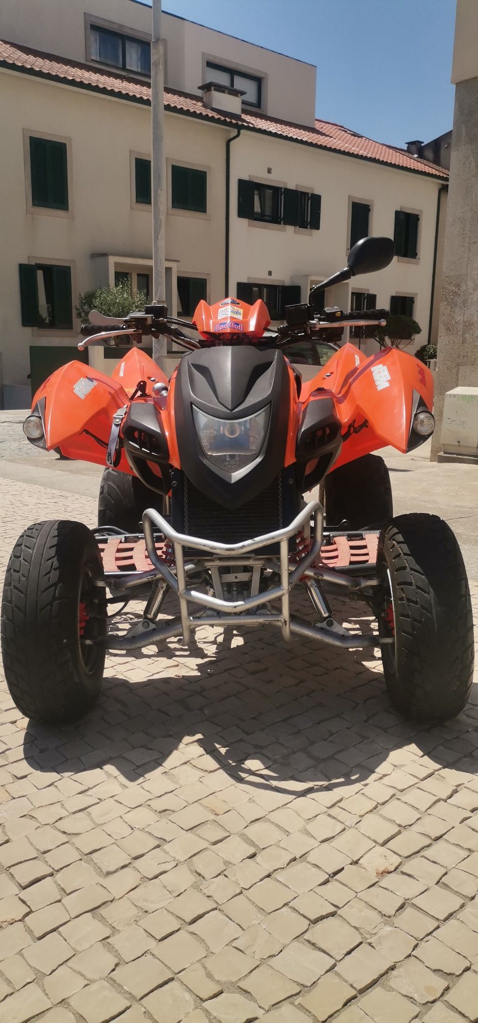 Moto 4 Adly 320s em estado irrepreensível