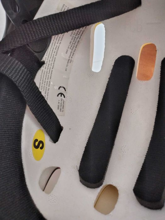 Uniwersalny kask BIMBO BIKE na rower wrotki deskę w pełni sprawny S