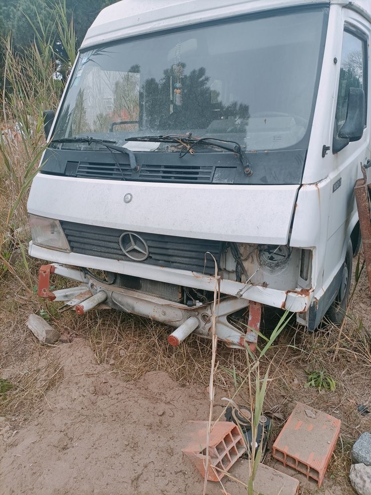 Mercedes MB100 para recuperar ou para peças.