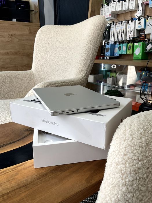 Ноутбук Apple MacBook Pro 14" M1 Pro 16/1TB Silver (MKGT3) 2021