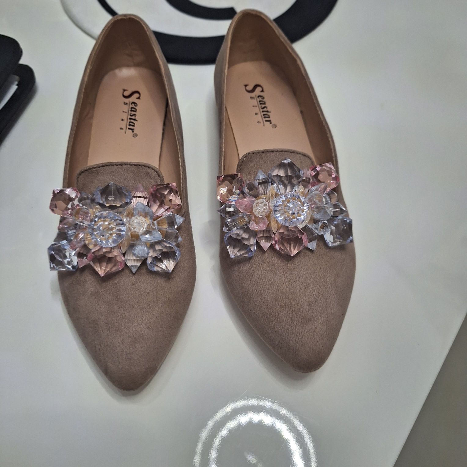 Buty mokasyny beżowe 38 kamienie