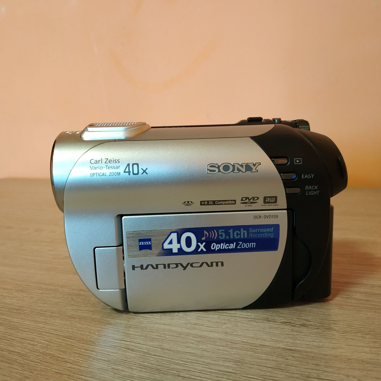 Відеокамера SONY DCR-DVD109E