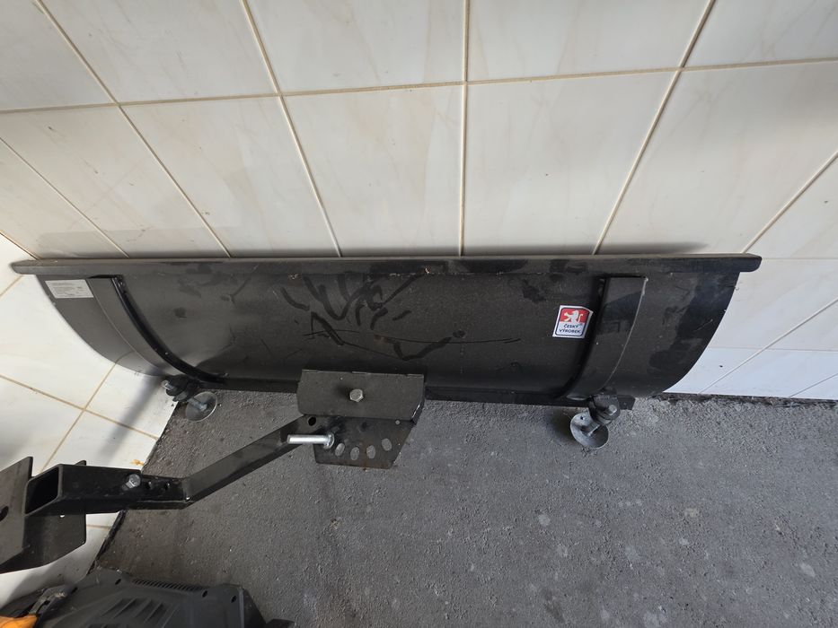 Traktor Honda do konserwacji boisk