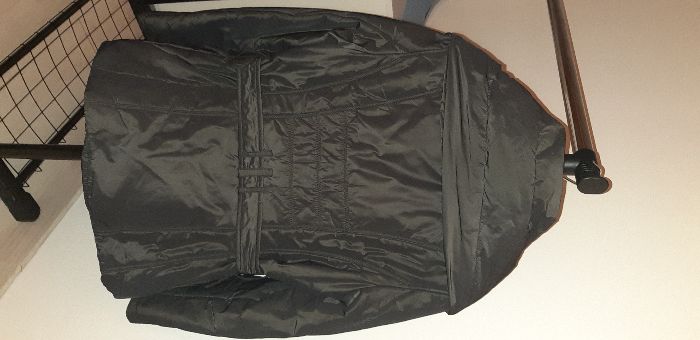 Czarna opalizująca kurtka zimowa Molton rozm. 36