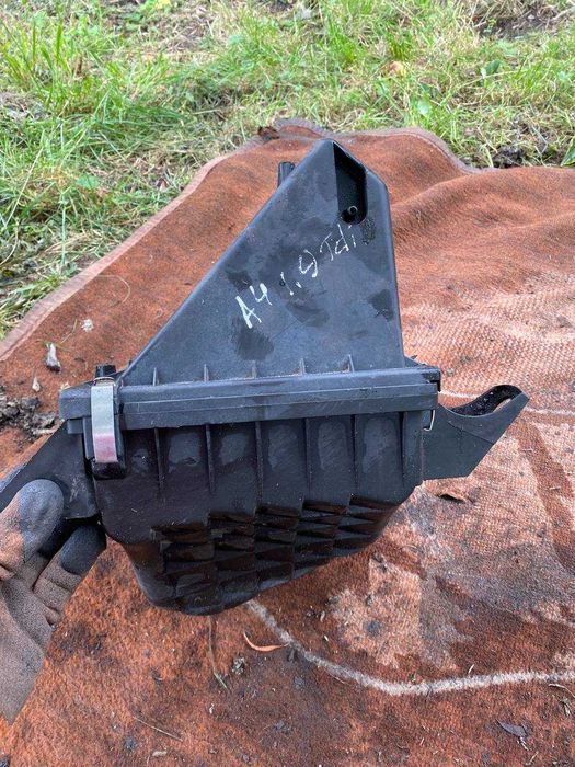 Корпус повітряного фільтра воздушного Audi A4 1.9TDI Ауді Авторозборка