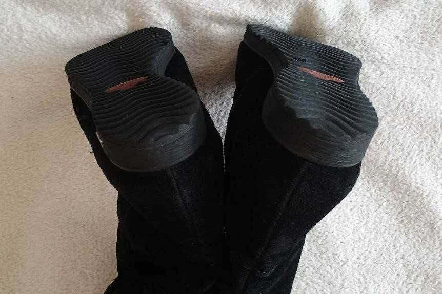 Женские  черные  замшевые сапоги 38 р