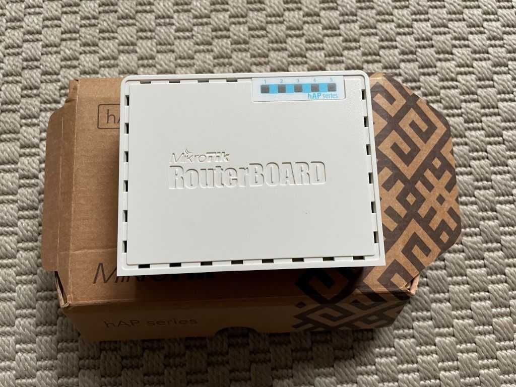 MikroTik hAP RB951Ui-2nD, router WiFi 2,4GHz