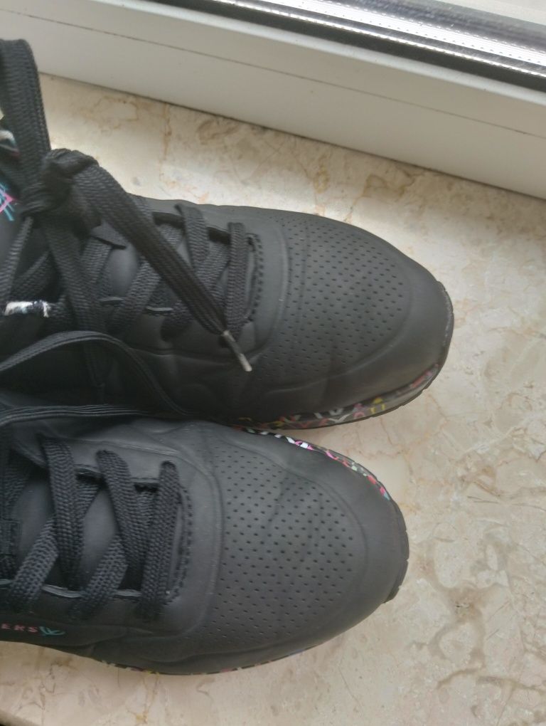 Skechers женские кроссовки 40 р