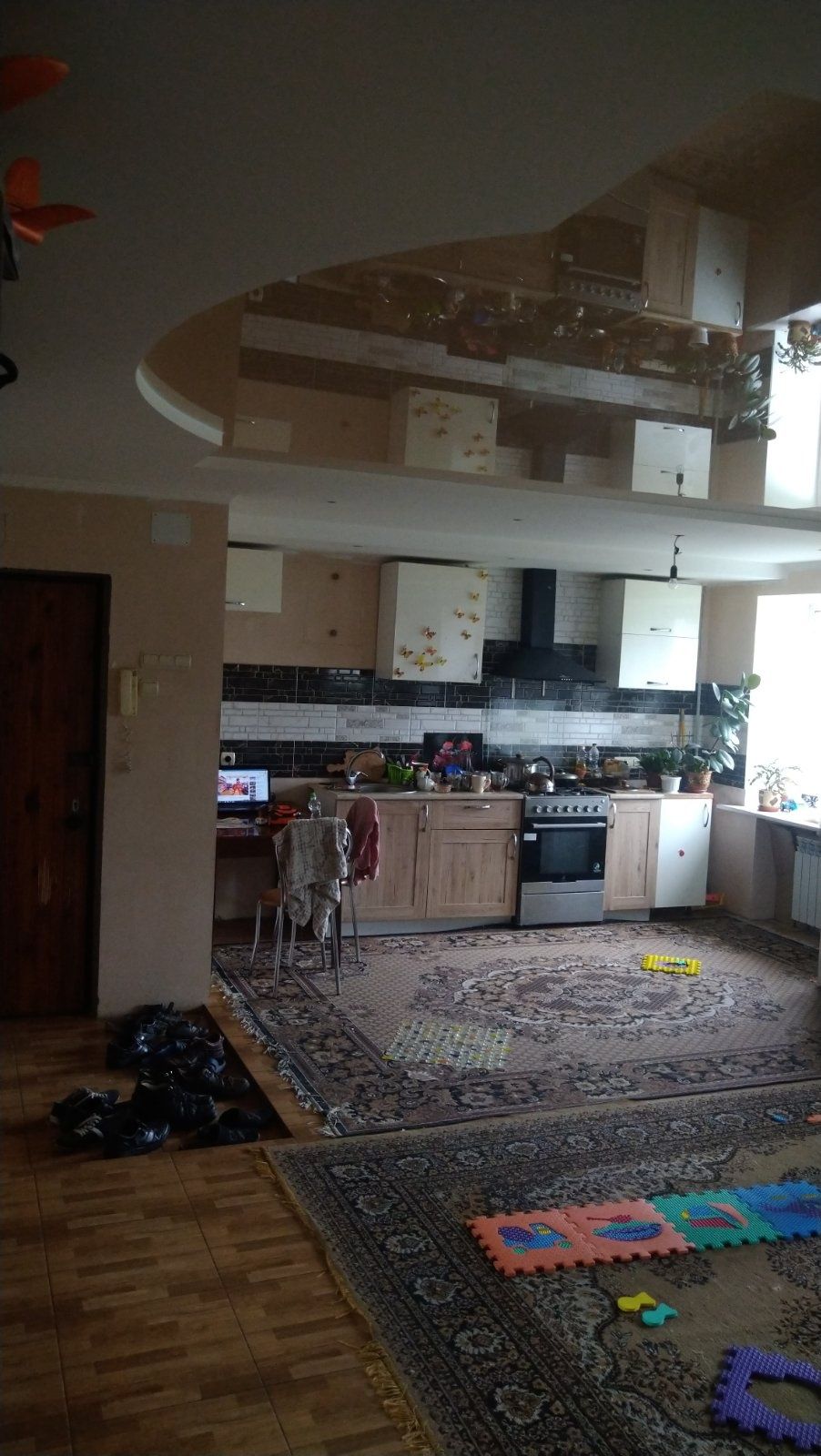 Трёхкомнатная квартира возле Славутич Арена.Стадион.80кв.м.Студия.