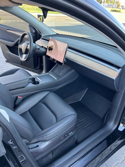 Tesla Model Y Performance  Одесса,Интересует обменна квартиру в Одессе