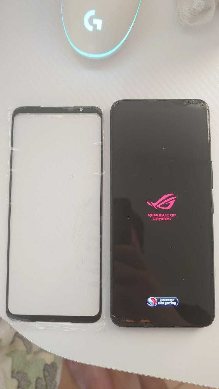 Asus ROG Phone 6 12 GB / 256 GB (restartuje się przy logo)