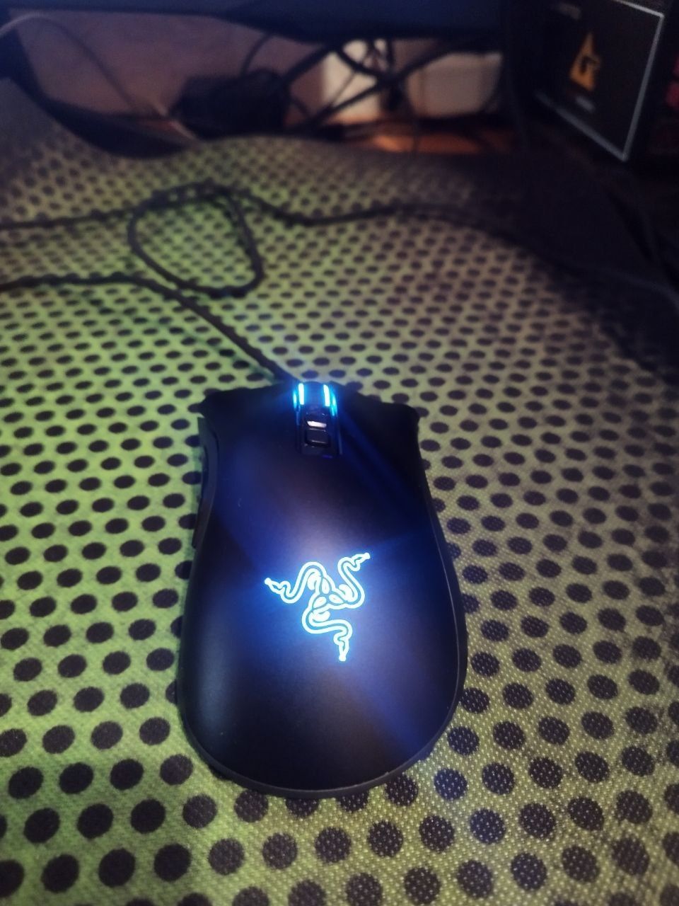 Продам игровую мышь Razer  deathadder v2+ коврик