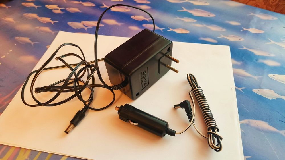 Zasilacz małych przenośnych urządzeń elektrycznych