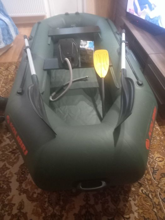 Продам лодку Колибри К-280Т