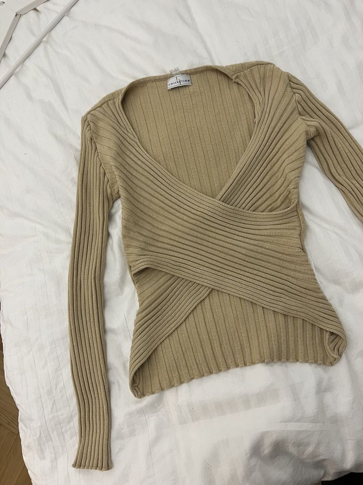 Sweter na zakladke z dekoltem S vintage piaskowy bezowy y2k