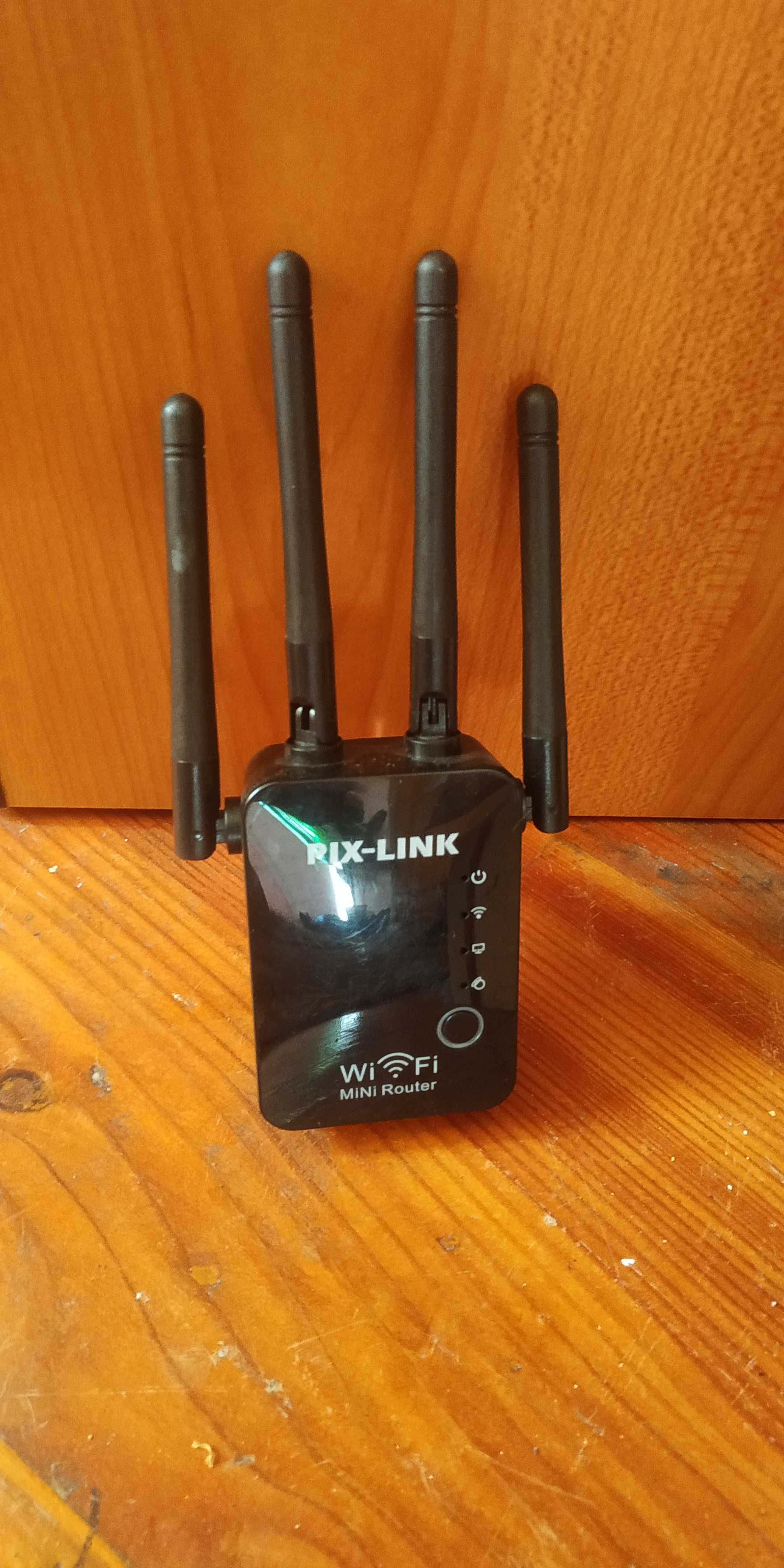 Підсилювач сигналу Wi-fi з 4-мя встроєними антенами.