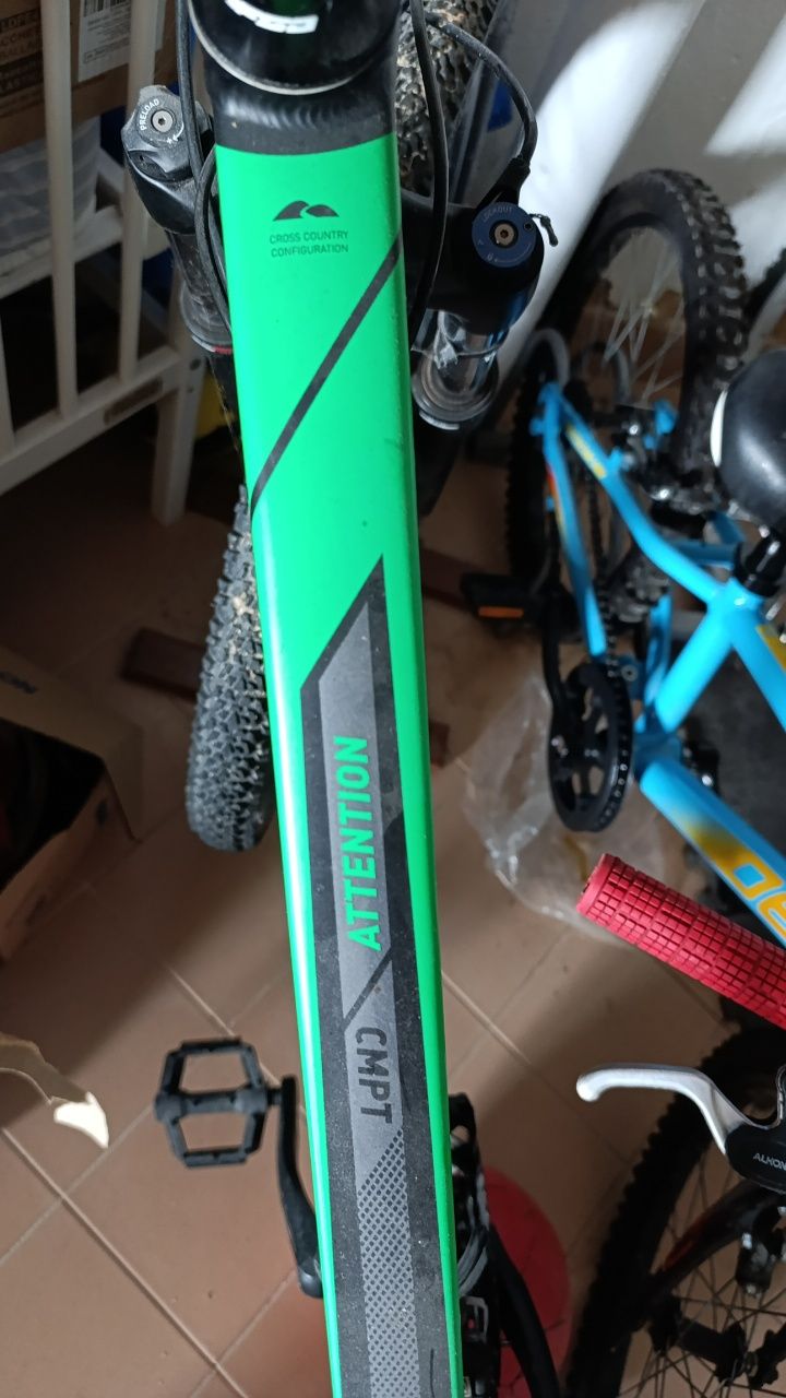 Bicicleta CUBE quase nova