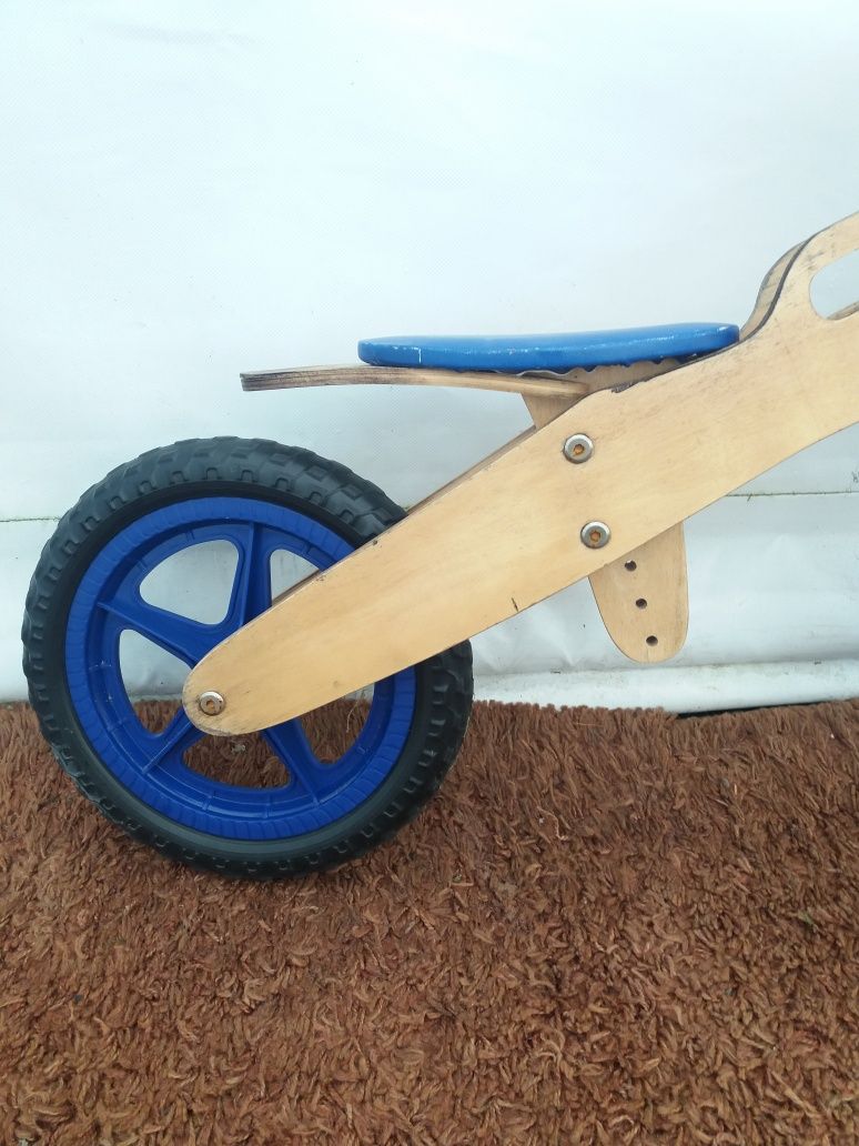 Bicicleta de criança em madeira