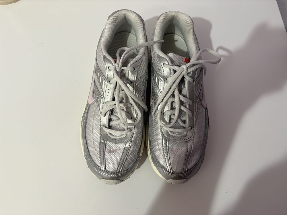 Жіночі кросівки Nike Initiator 38,5 сірі