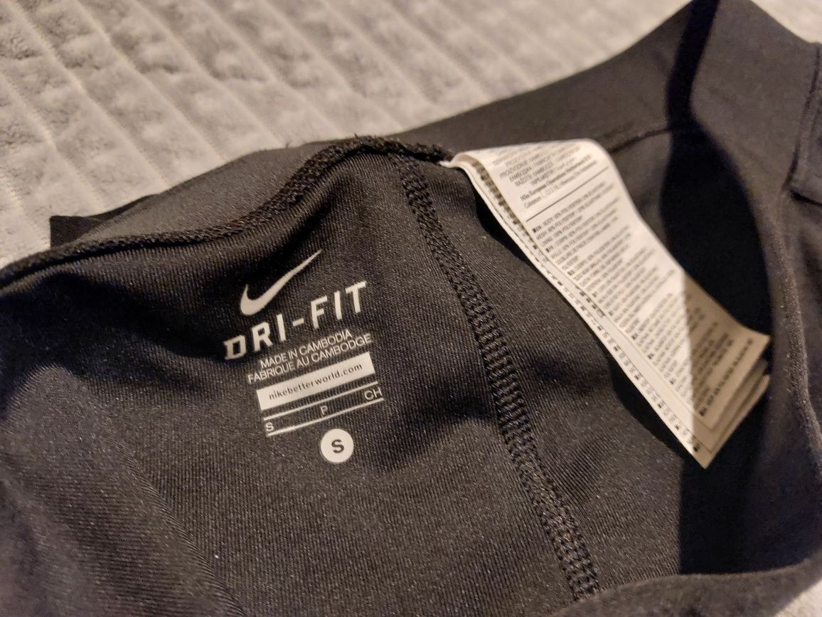 Calções atletismo nike pretos