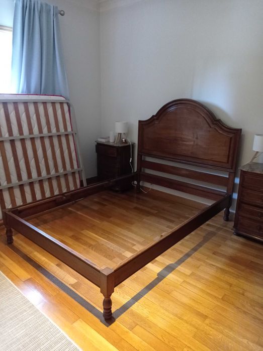 Cama de Casal 140x190cm + Estrado