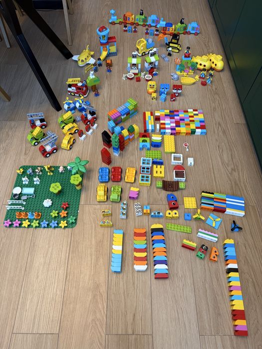 Lego Duplo 8 zestawów + 350 innych klocków zwierzeta domy samochody