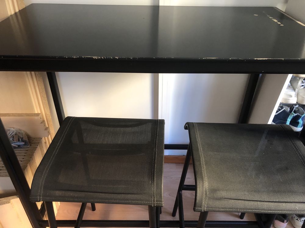 Mesa alta Ikea com bancos