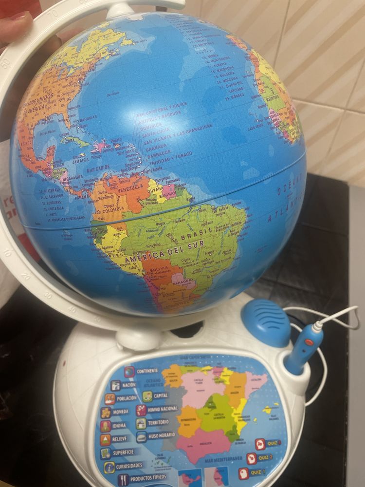 Globo interativo Clementoni